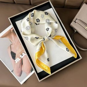 Foulard Carré – Camélia Doré Foulard Carré - Camélia Doré