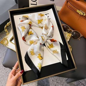 Foulard Carré – Charme Animalier Foulard Carré - Charme Animalier