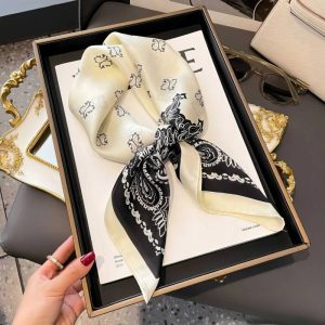 Foulard Carré - Charme Noir & Crème