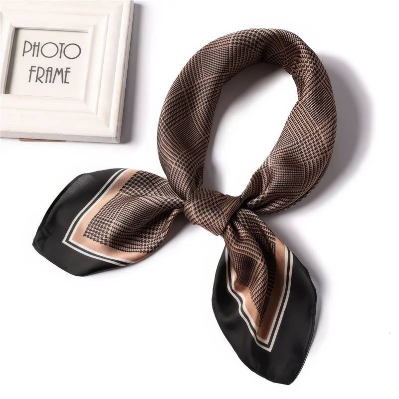Foulard Carré – Chic Vintage Marron Foulard Carré - Chic Vintage Marron