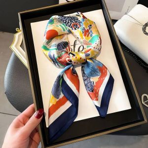 Foulard Carré - Éclat Artistique