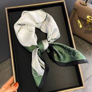Foulard Carré - Éclat Botanique