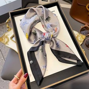 Foulard Carré - Élégance Graphique Gris Perle