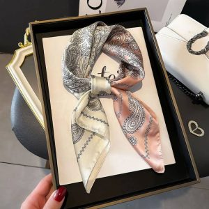 Foulard Carré – Paisley Poudré Foulard Carré - Paisley Poudré