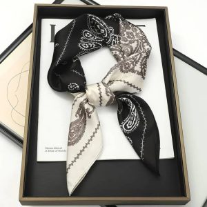 Foulard Carré - Raffinement Paisley Chic