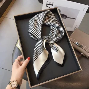 Foulard Carré - Raffinement Graphique