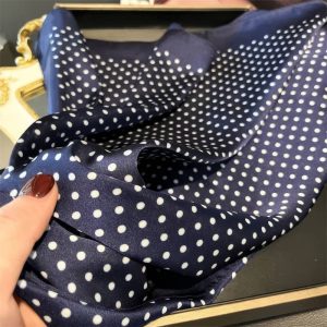 Foulard Carré – Bleu Marine à Pois Chics