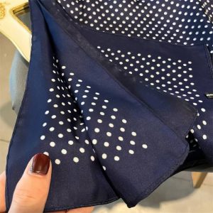 Foulard Carré – Bleu Marine à Pois Chics