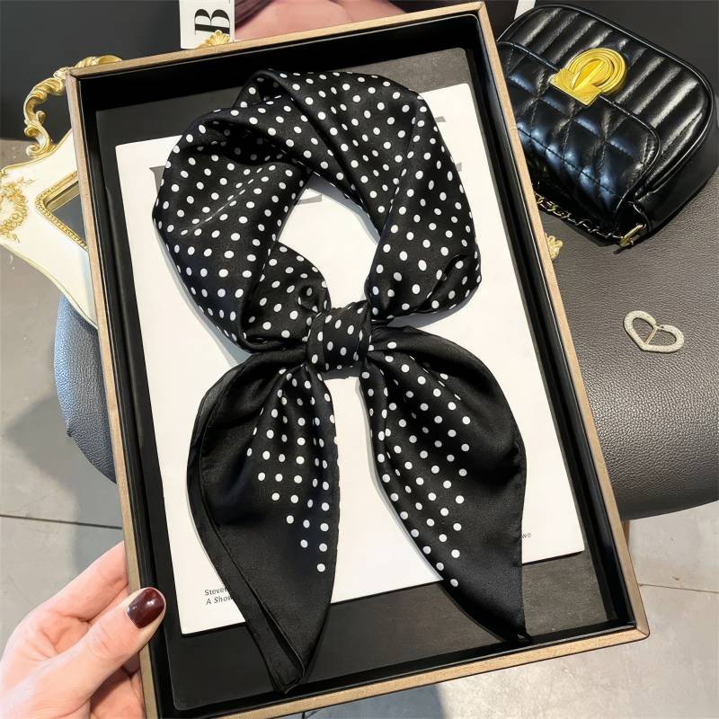Foulard carré – Élégance à pois noirs et blancs Foulard carré - Élégance à pois noirs et blancs