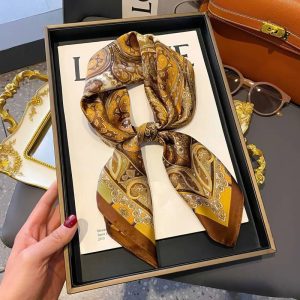 Foulard Carré – Chic Cognac Foulard Carré - Chic Cognac