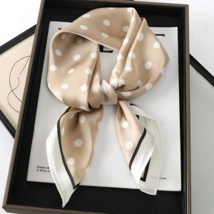 Foulard Carré – Douceur Beige à Pois Foulard Carré - Douceur Beige à Pois