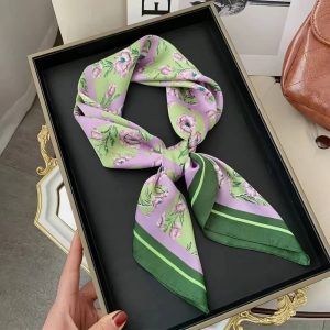 Foulard Carré - Éclat Floral Vert Lilas