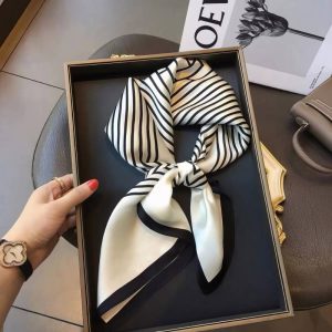 Foulard Carré - Harmonie Noire & Blanche