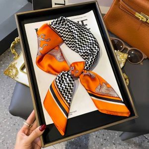 Foulard Carré – Lumière Mandarine Foulard Carré - Lumière Mandarine
