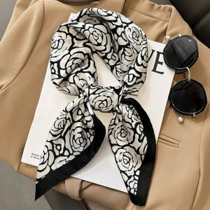 Foulard Carré - Roses Noires et Blanches Élégantes
