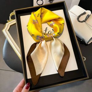 Foulard Carré - Soleil Fleuri Élégant