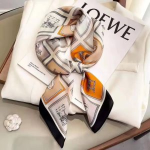 Foulard Carré – Tracé Chic Camel Foulard Carré - Tracé Chic Camel