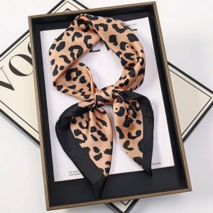 Foulard Léopard - Charme Intemporel
