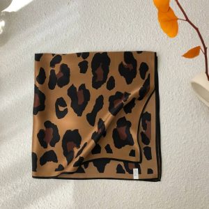 Foulard Léopard – Touche Sauvage Foulard Léopard – Touche Sauvage