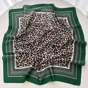 Foulard Léopard – Velours Fauve