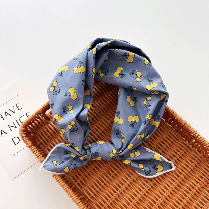 Foulard en coton – Cerises bleu brume Foulard en coton - Cerises bleu brume
