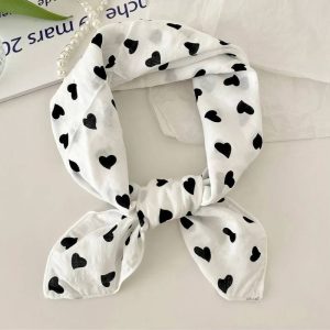 Foulard en coton – Cœurs ivoire graphique Foulard en coton - Cœurs ivoire graphique
