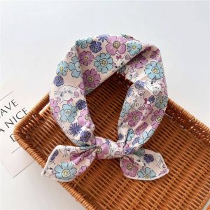 Foulard en coton – Fleurs pastel dessinées Foulard en coton - Fleurs pastel dessinées
