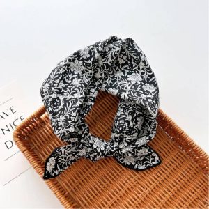 Foulard en coton - Gravure florale noire