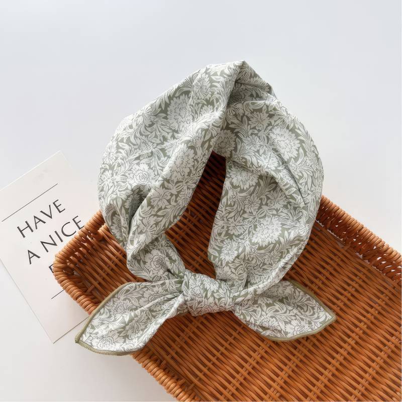 Foulard en coton – Rosaces vert sauge Foulard en coton - Rosaces vert sauge