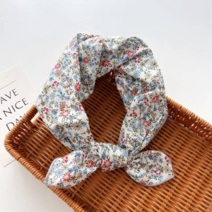 Foulard en coton - Semis floral délicat